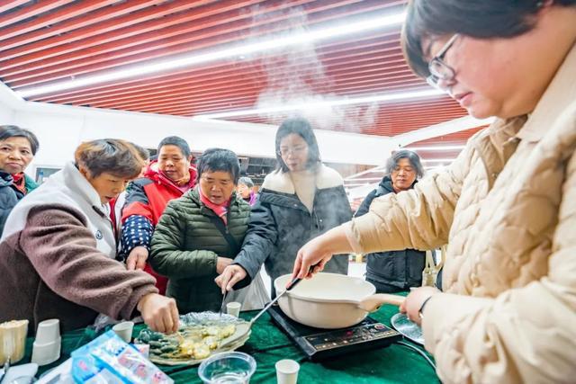 24年西郊国际特色农产品迎“新”巡回展开展麻将胡了app开启“逛吃逛吃”模式！2