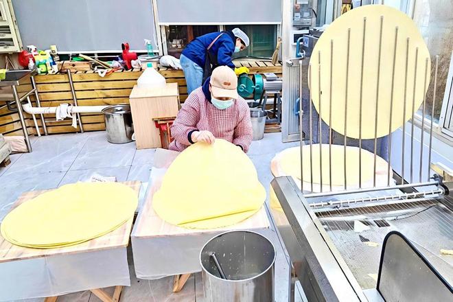 领到“煎饼女王”！她们用一张杂粮饼摊出逆袭人生PG麻将胡了免费试玩模拟器你的样子｜从失业白(图2)